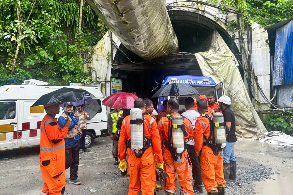 India Tunnel Blast Death Toll Rises to 22 as Toxic Gases Complicate Rescue Operations